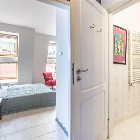 Broadway Apartment *